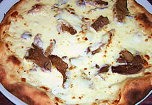 Pizza bianca e funghi freschi